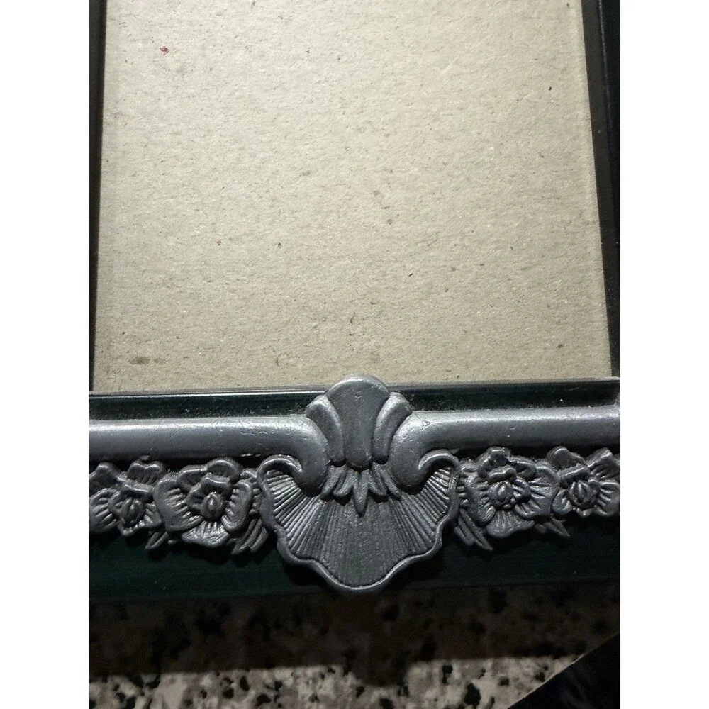 Vintage Ornate Picture Frame Easel Back Green Pewter  4x6 Photo Made In Taiwan